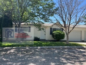 Building Photo - 1426 Jensen St