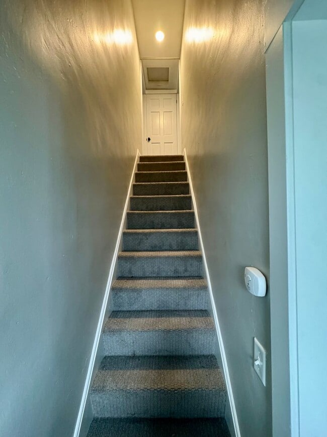 Building Photo - Newly Renovated 3-Bedroom, 2-Bathroom Home...