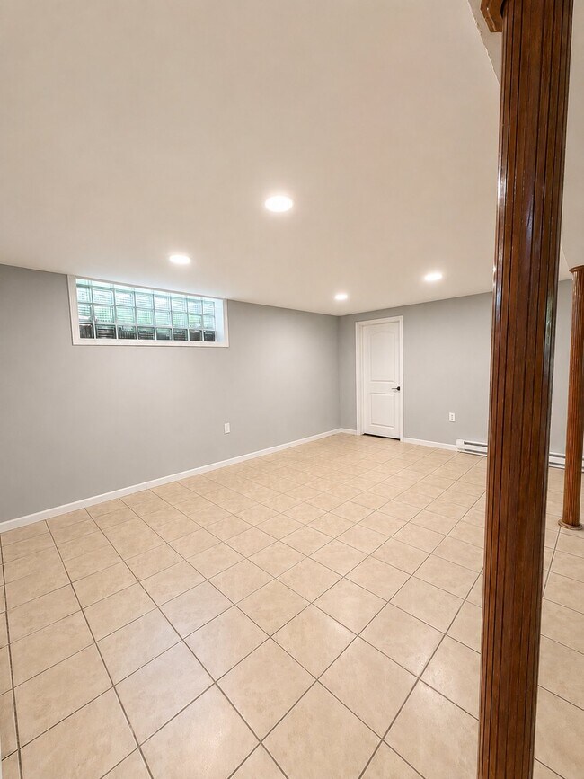Foto del edificio - 20 Woodland Dr