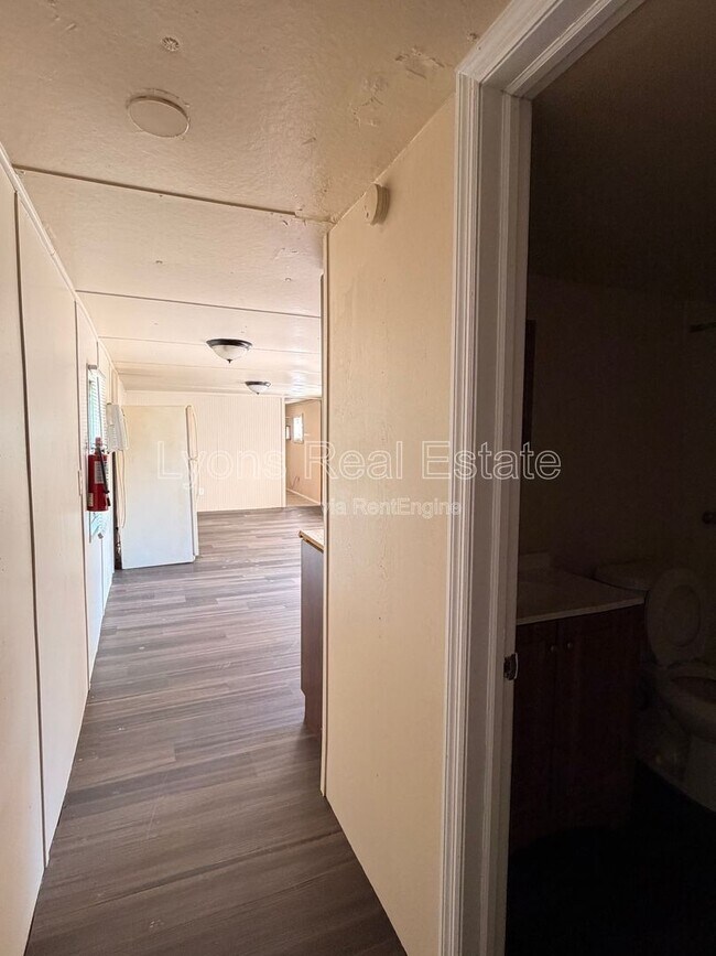 Foto del edificio - 7972 Breeze Dr