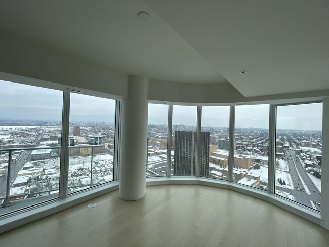 Building Photo - 805 Carling Av