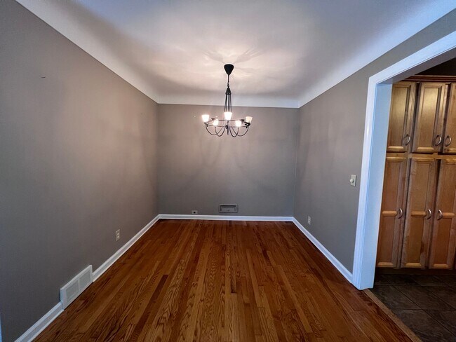 Building Photo - East Grand Rapids Schools - 4 bedroom home