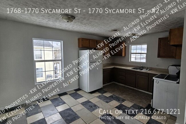 Building Photo - Inviting 2nd-floor apartment featuring 3 b...