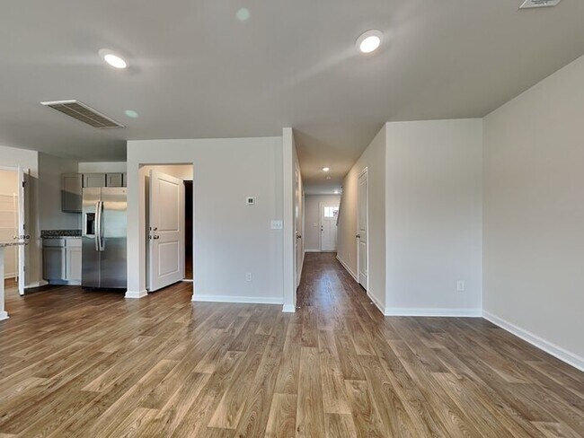 Building Photo - Coming Soon! Burnside Farms near USC, Fort...