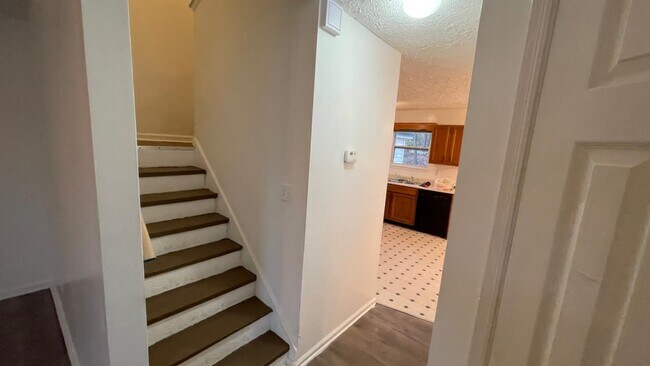 Building Photo - 7204 Crestside Dr