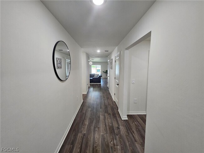 Foto del edificio - 2425 NE 7th Pl