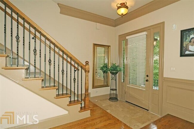 Building Photo - 956 Persimmon Point NE