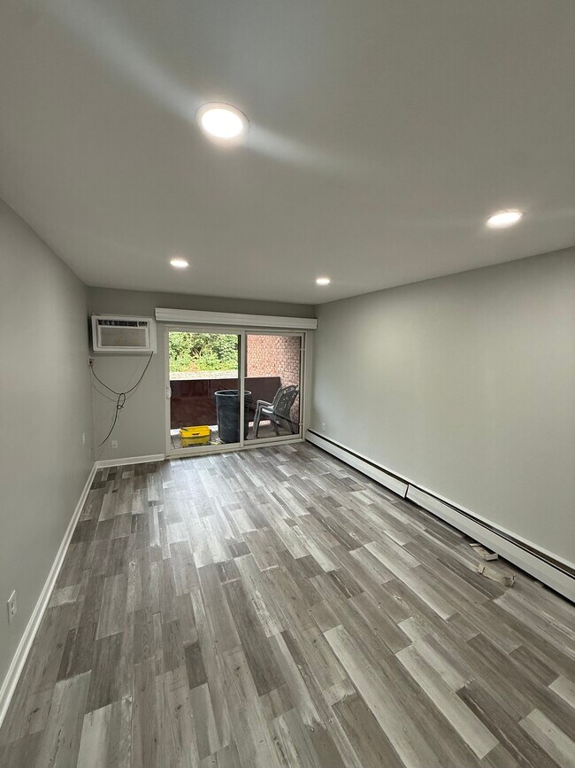 Foto del edificio - 4808 Chalet Dr