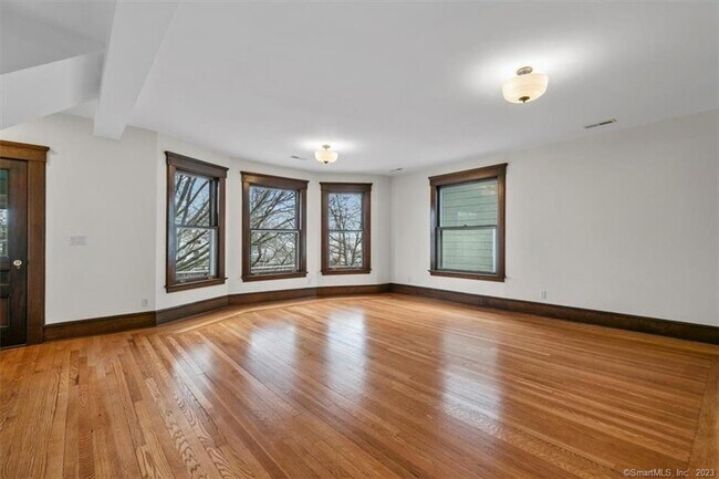 Foto del edificio - 24 Howard Ave