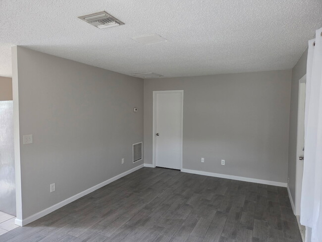 Building Photo - 71 Avocado Ave