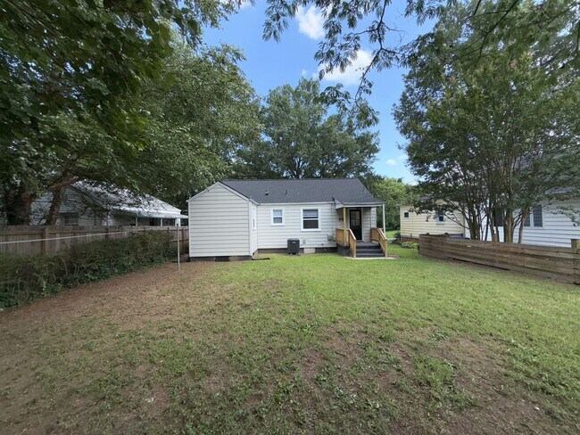 Foto del edificio - Beautiful renovated 3 bedroom 2 full bath ...