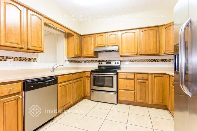 Building Photo - 618 15th Ave Dr E