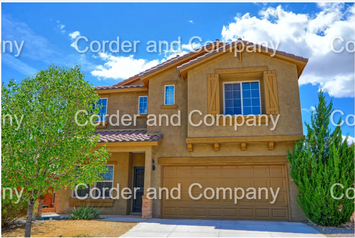 Foto principal - Gorgeous and naturally lit 2 Story 3 Bedro...