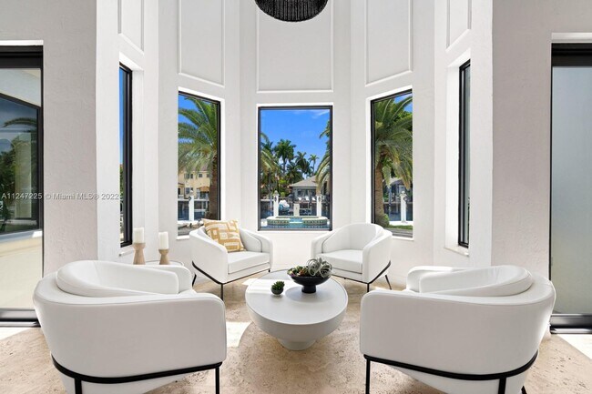 168 Fiesta Way photo'