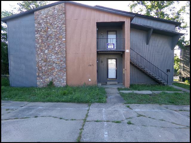 Building Photo - 1813 Sanford Dr