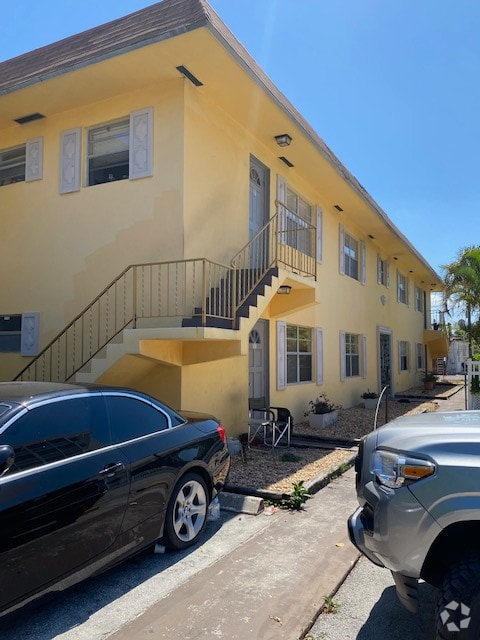 Building Photo - 1020 N 18th Ct