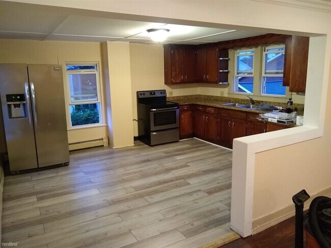 Building Photo - 3 br, 1 bath Duplex - 84 Glasco Turnpike 2