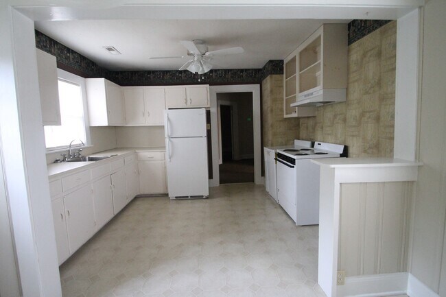 Foto del edificio - Exclusively Offered by Muse Realty, LLC