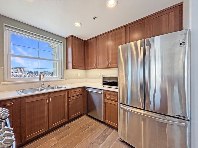 Foto del edificio - Updated 2B/2BA Condo in Hillcrest W/ Parki...