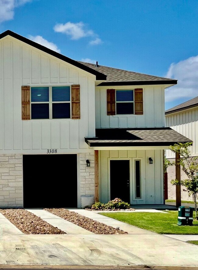 Building Photo - 1ST MONTH RENT FREE