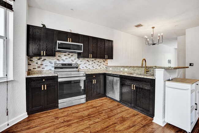 Building Photo - 3911 Shoma Dr