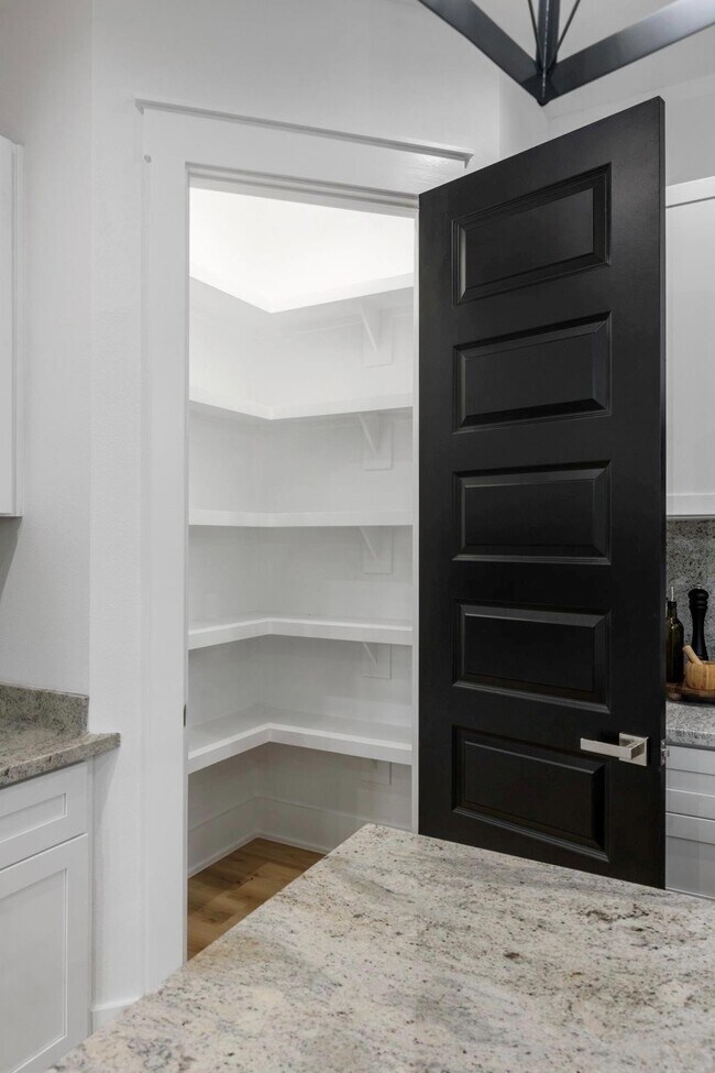 Building Photo - 518 Clinton St