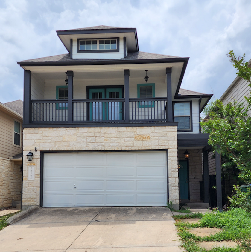 Primary Photo - Spacious 3 Bedroom/2.5 Bath Home