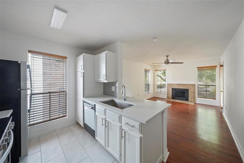 Primary Photo - 3900 Woodchase Dr