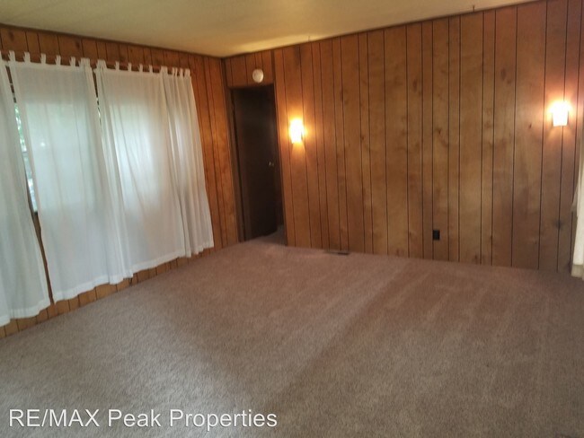 Building Photo - 3 br, 2 bath House - 3991 E. El Paso Drive