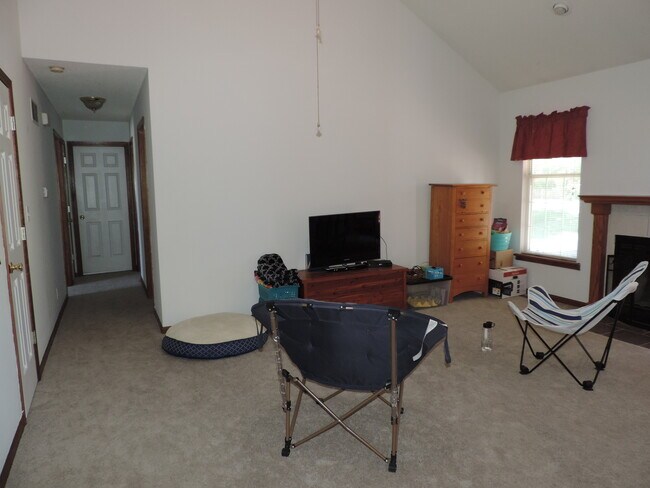 Foto del edificio - 704 Brookside Dr