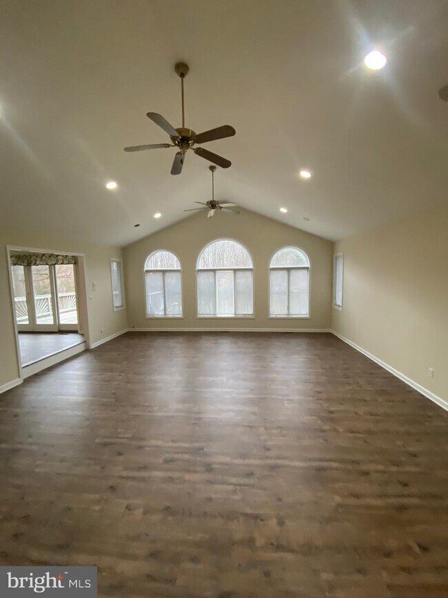 Building Photo - 138 BULLET RUN Ln