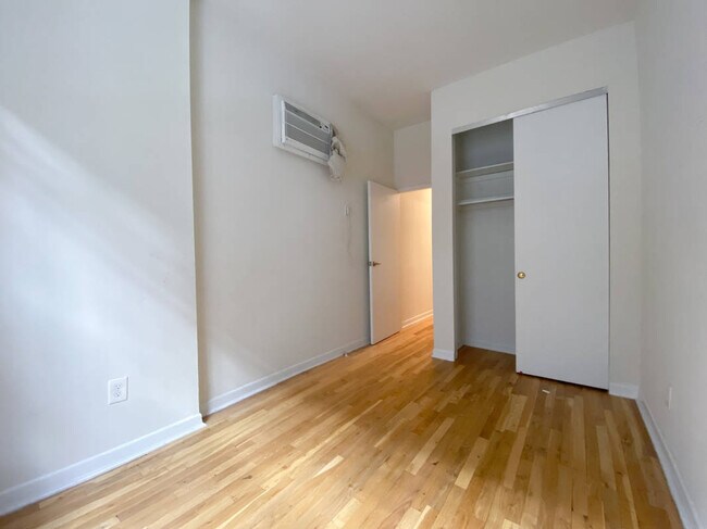 Foto del edificio - 216 E 85th St
