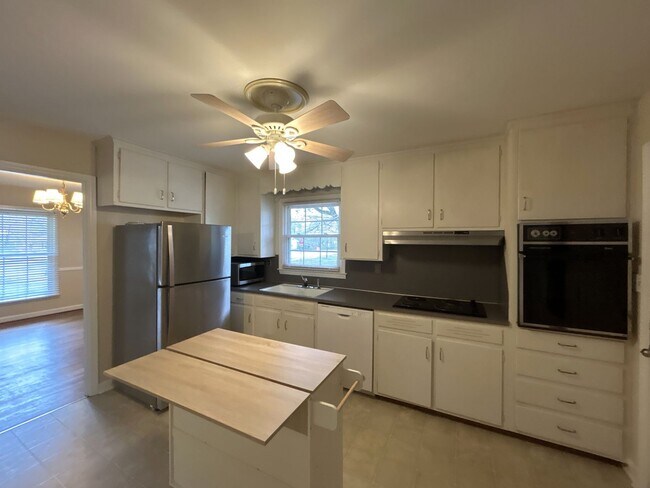 Foto del edificio - 701 Hollis Rd