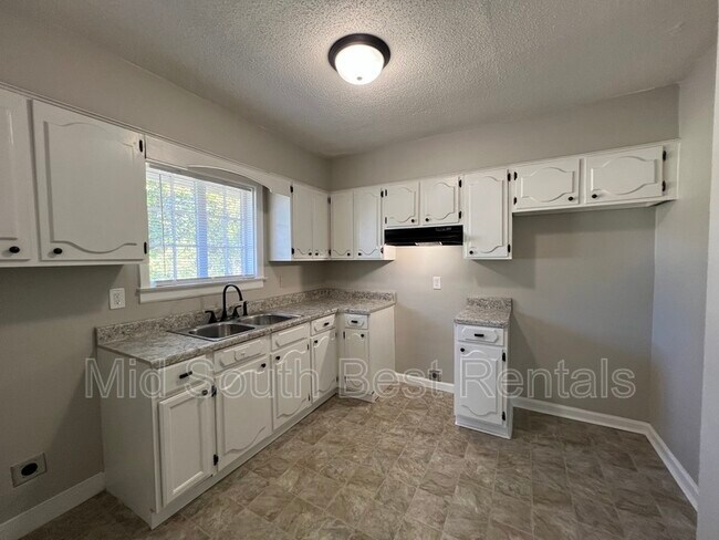 Building Photo - 1069 Terry Cir
