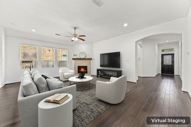 Building Photo - 6326 Wolf Run Dr