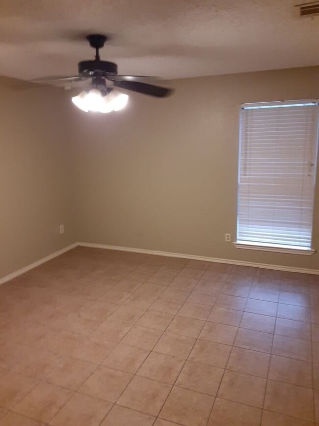 Building Photo - Ready to move in.....