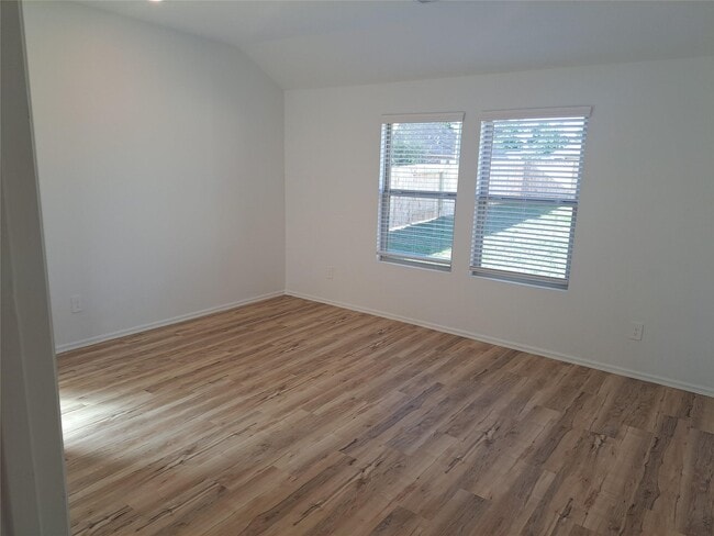 Building Photo - 124 Southern Red Oak Ln
