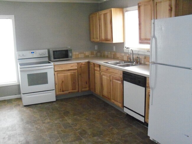 kitchen - 615 E Krall St