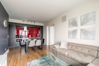 Building Photo - 299 Front St W