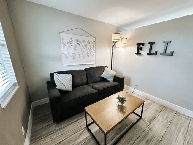 Building Photo - 50 Davie Blvd