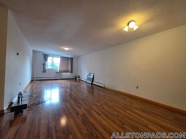Building Photo - 28 Brentwood St