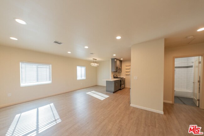 Foto del edificio - 7503 Camellia Ave