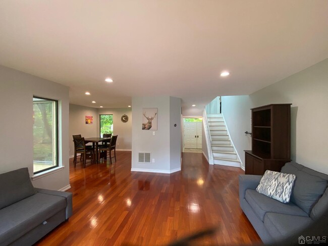 Building Photo - 70 Sayre Dr