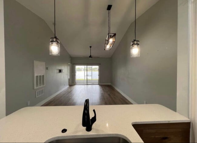 Building Photo - 13112 Summerton Dr