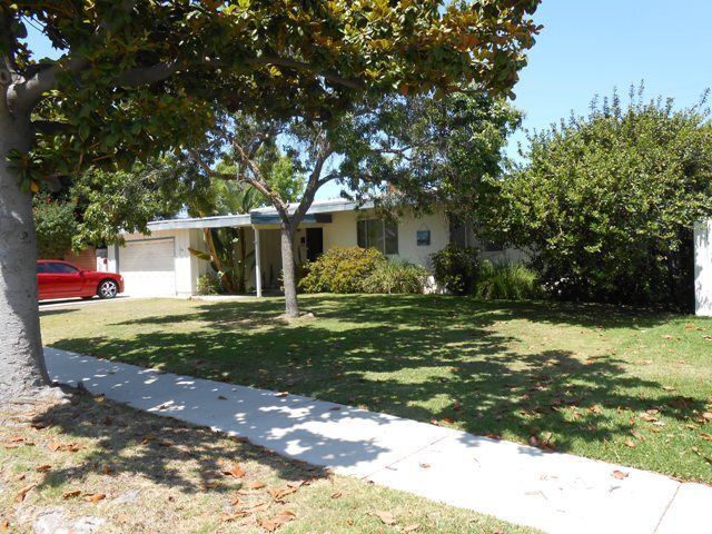 Foto principal - Country Club Area home with 4 bedrooms and...