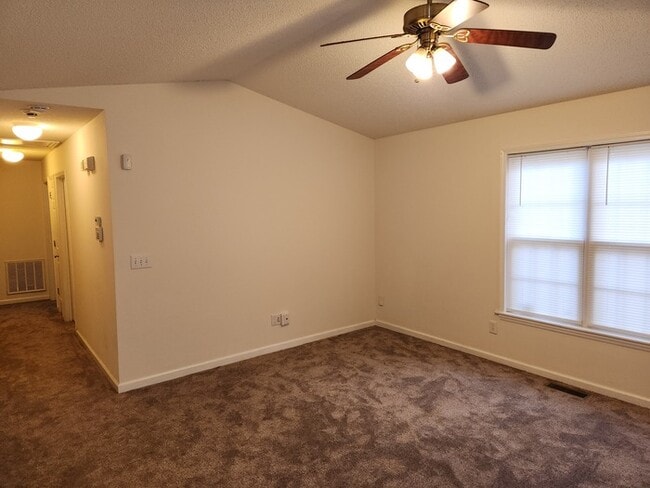 Building Photo - 860 Darby St, Raleigh, NC 27610