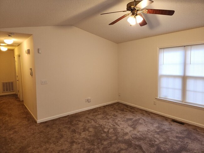 Foto del edificio - 860 Darby St, Raleigh, NC 27610