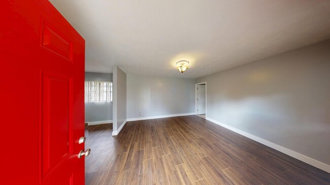 Foto del edificio - 3BR/1BA HOUSE - Riverview Area  **PRORATE ...