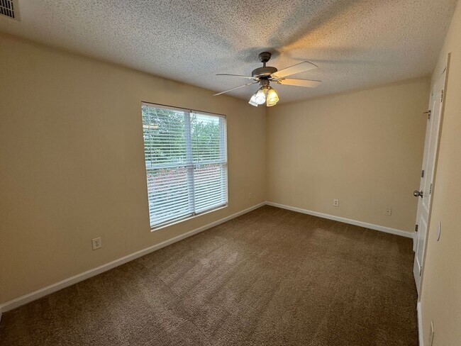 Building Photo - 121 Katydid Dr