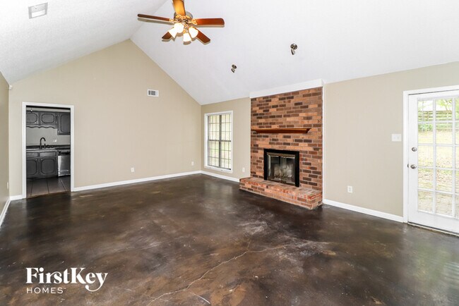 Foto del edificio - 7799 Hawkcrest Dr